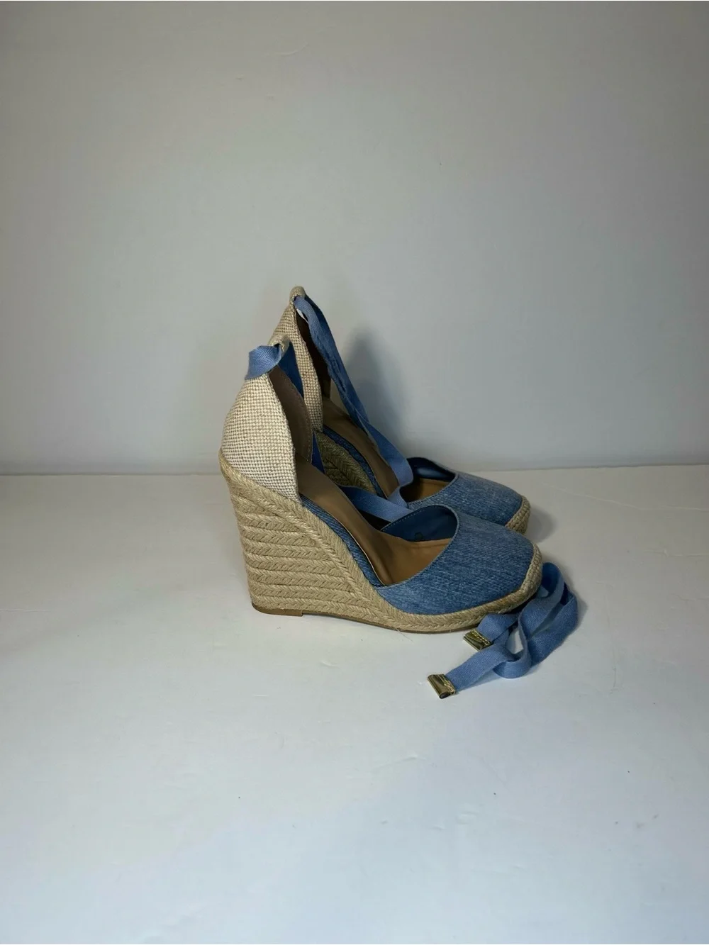 NEW-JustFab Light Denim Jenala-E Wedge Heels Closed Toe Ankle Tie Strap Size 7